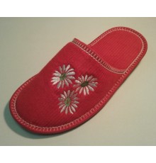  Домашняя обувь женская вельвет красный, вышивка "Три ромашки" 502025