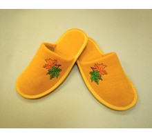 Домашняя обувь женская махра жёлтая, вышивка "Кленовый листочек" 503010